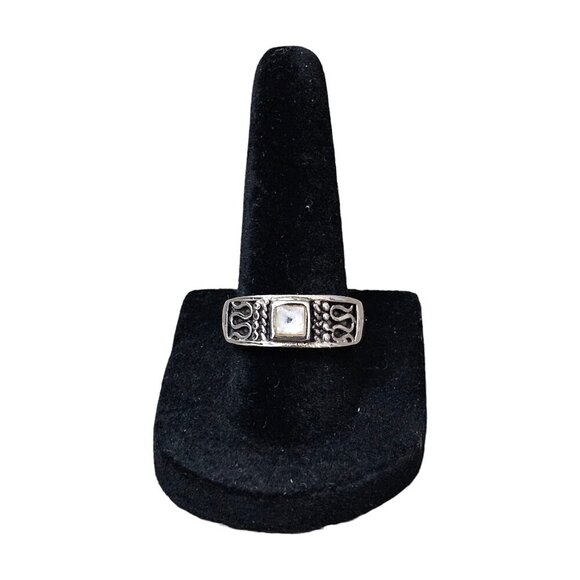 Vintage Silver Tone White Calcite Inlay Art Deco Etched Ring - Picture 7 of 7